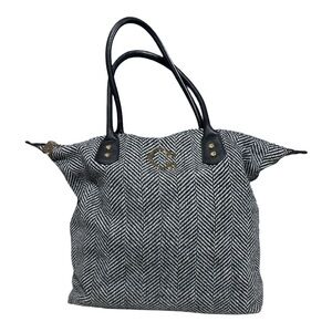 C. Wonder Black and White Herringbone Tote Bag Mobwife Old Money Casual